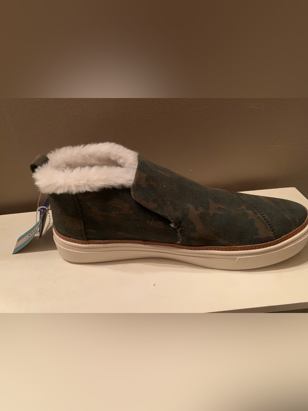 NWT TOMS Women's Paxton slip-on sneakers, featuring a green camo suede upper 9.5